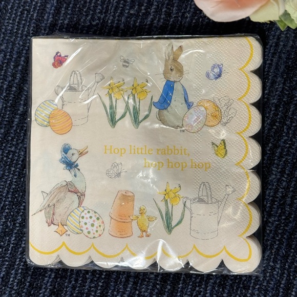 🌟 Peter Rabbit Beatrix Potter Yellow Napkins - Elegant Scallop Edges - Picture 2 of 4